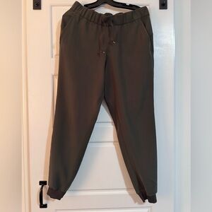 Lululemon women’s size 8 Olive Jogger Pants